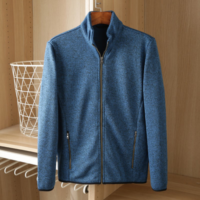 Férfi pulóver alacsony gallérral és cipzárral