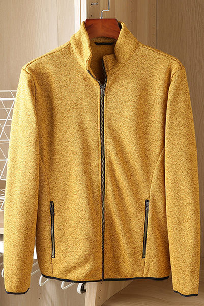 Férfi pulóver alacsony gallérral és cipzárral