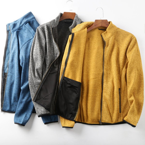 Férfi pulóver alacsony gallérral és cipzárral