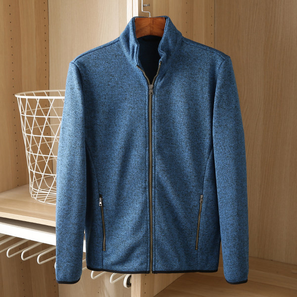 Férfi pulóver alacsony gallérral és cipzárral