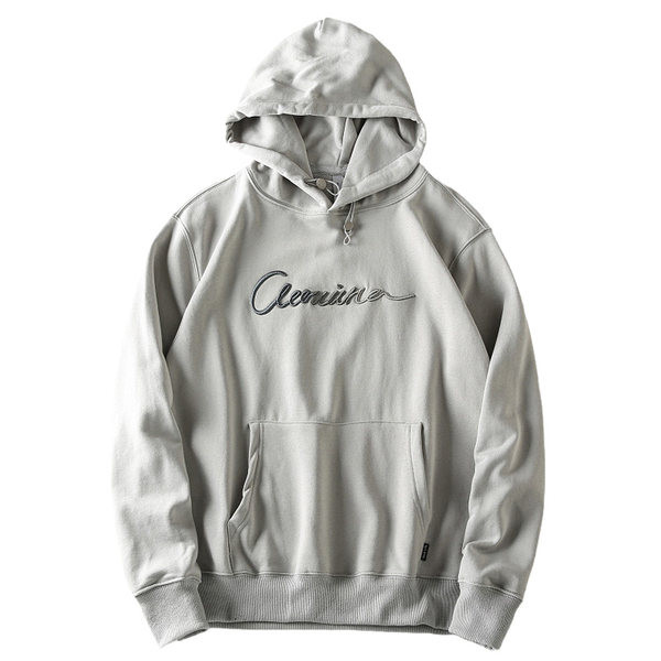 Hanorac cu broderie si buzunar frontal in trei culori