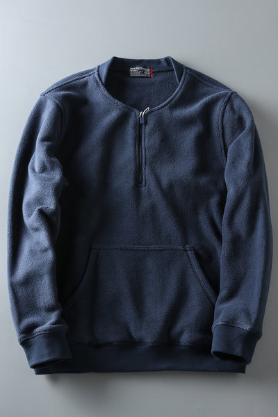 Κομψό ανδρικό φούτερ απλό μοντέλο με φερμουάρ και τσέπη