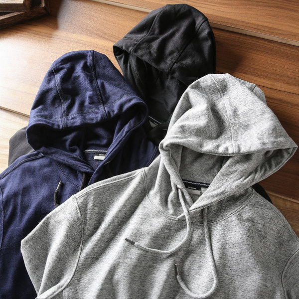 Férfi modern pulóver három színben nyakkendővel