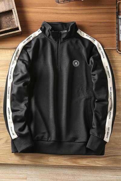 Jesensko-zimski sweatshirt s rubovima i natpisima