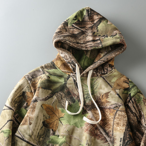 Ανδρικό φούτερ παραλλαγής με κουκούλα και κορδόνια