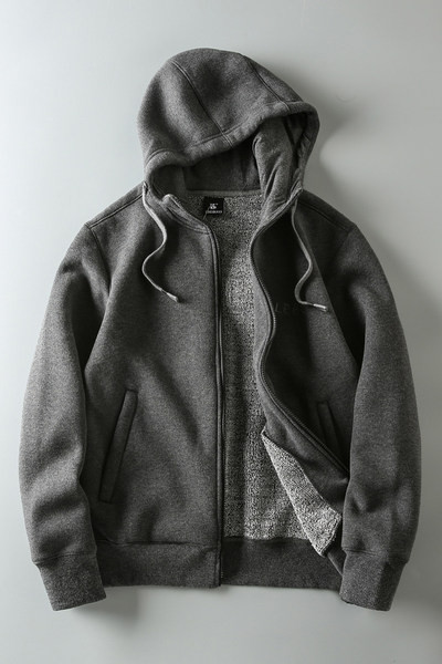 Modern férfi pulóver kapucnival és nyakkendővel