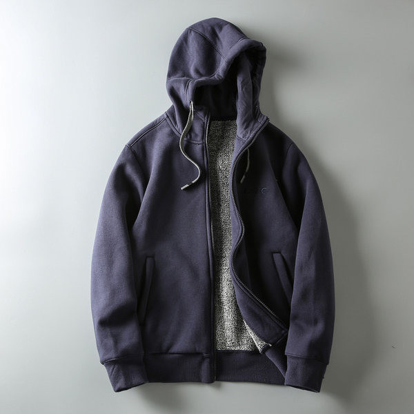 Modern férfi pulóver kapucnival és nyakkendővel