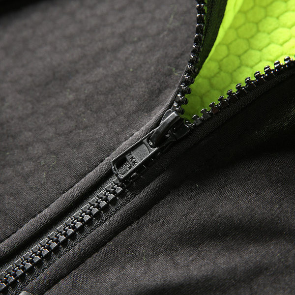 Ανδρικό φούτερ με κουκούλα και κορδόνια σε μαύρο χρώμα