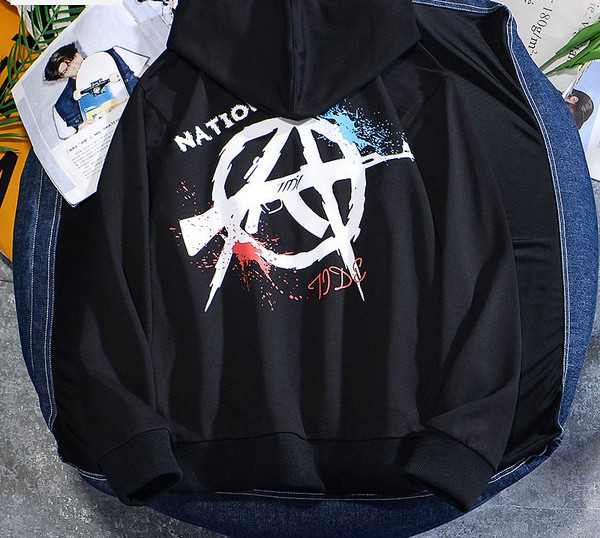 Ανδρικό φούτερ με κουκούλα και στάμπα - σε πολλά χρώματα