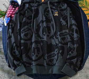 Μοντέρνο ανδρικό φούτερ με κέντημα χωρίς κούμπωμα