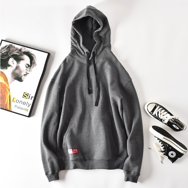 Férfi sportpulóver kapucnival és zsebbel