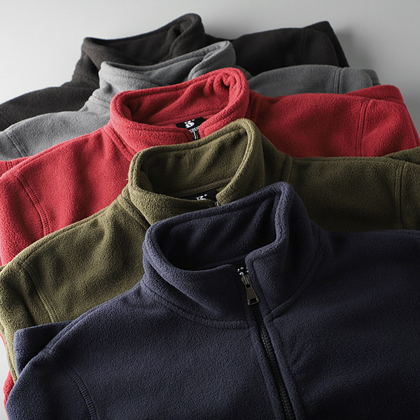 Téli férfi pulóver alacsony gallérral