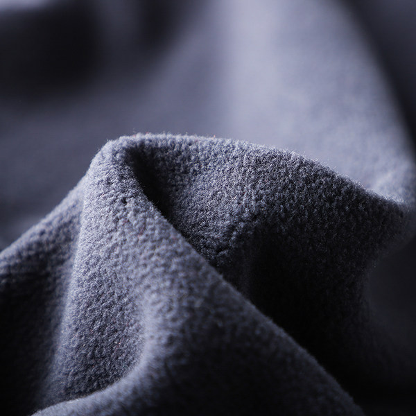 Téli férfi pulóver alacsony gallérral