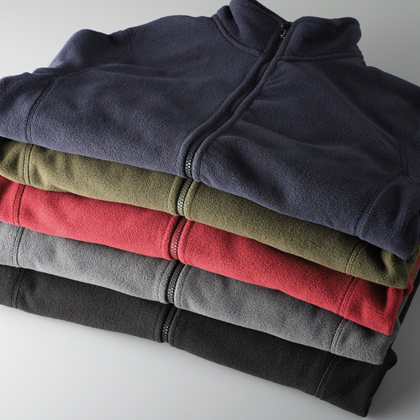 Téli férfi pulóver alacsony gallérral