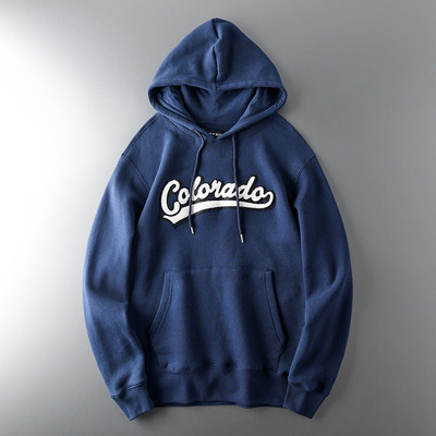 Ανδρικό αθλητικό φούτερ με κουκούλα και κεντητή επιγραφή