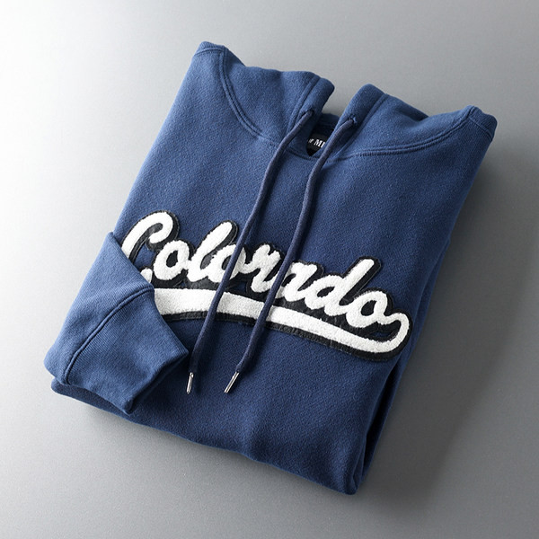 Ανδρικό αθλητικό φούτερ με κουκούλα και κεντητή επιγραφή