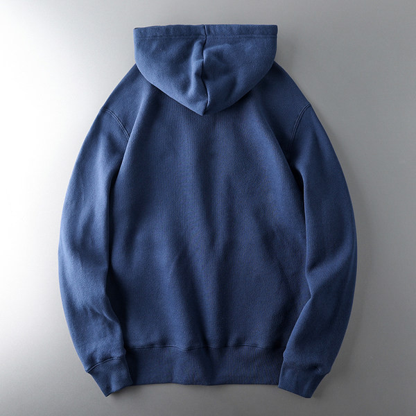 Ανδρικό αθλητικό φούτερ με κουκούλα και κεντητή επιγραφή