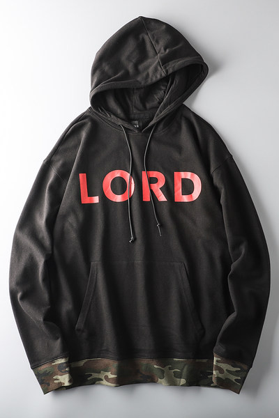 Ежедневен мъжки суичър с надпис и качулка в черен цвят