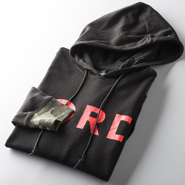 Ежедневен мъжки суичър с надпис и качулка в черен цвят