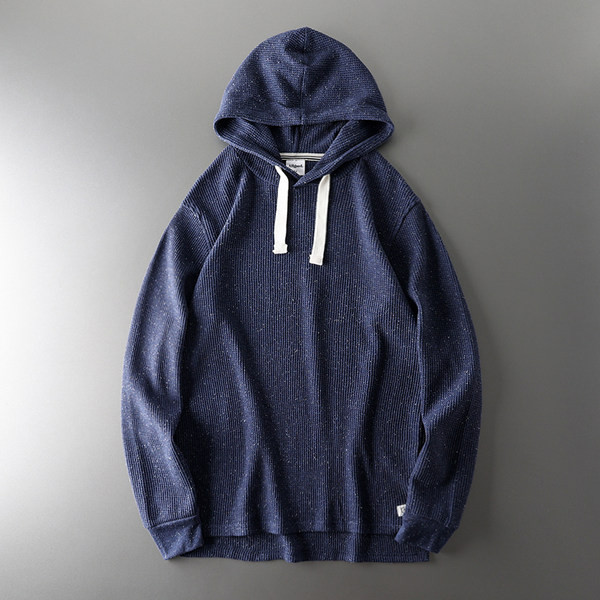 Egyszínű hétköznapi pulóver kapucnival és nyakkendővel