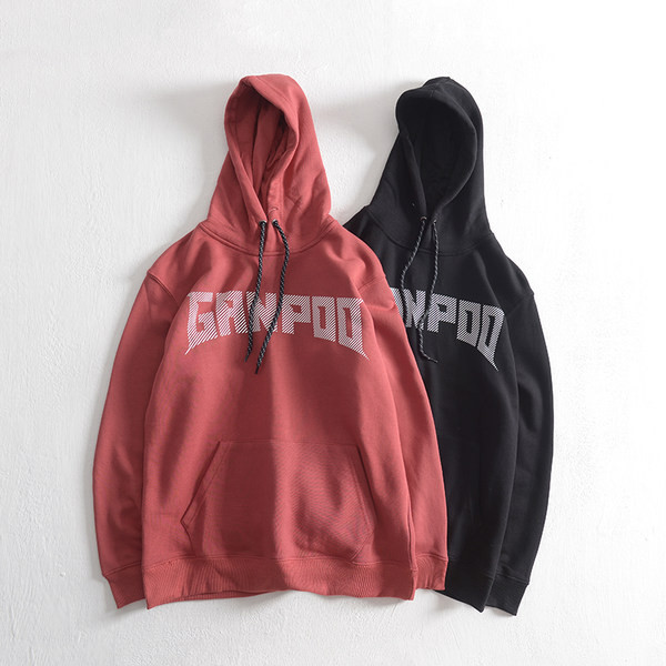 Férfi sportpulóver felirattal és zsebbel