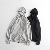 Egyszínű férfi pulóver kapucnival - fekete és szürke