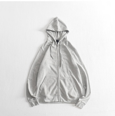 Egyszínű férfi pulóver kapucnival - fekete és szürke