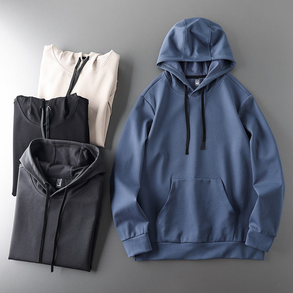 Férfi pulóver elülső zsebbel és nyakkendővel