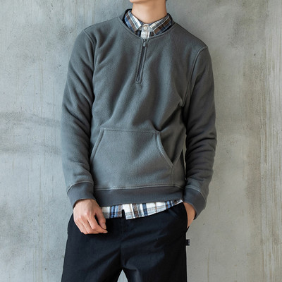 Μοντέρνο ανδρικό φούτερ με φερμουάρ και οβάλ λαιμόκοψη