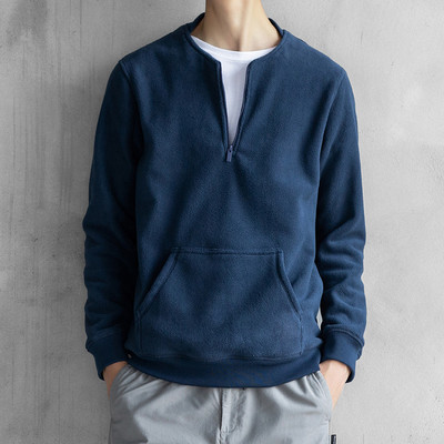 Μοντέρνο ανδρικό φούτερ με φερμουάρ και οβάλ λαιμόκοψη