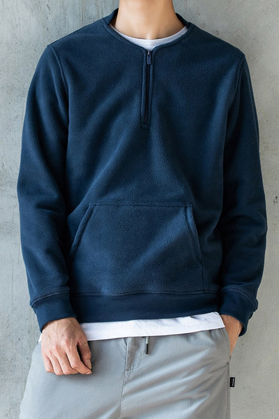 Μοντέρνο ανδρικό φούτερ με φερμουάρ και οβάλ λαιμόκοψη