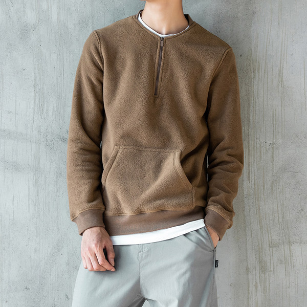 Μοντέρνο ανδρικό φούτερ με φερμουάρ και οβάλ λαιμόκοψη