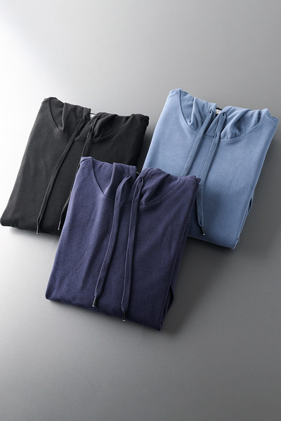 Ανδρικό φούτερ με κουκούλα σε πολλά χρώματα