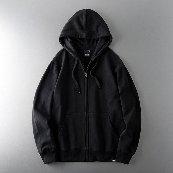 Egyszínű férfi pulóver kapucnival és nyakkendővel