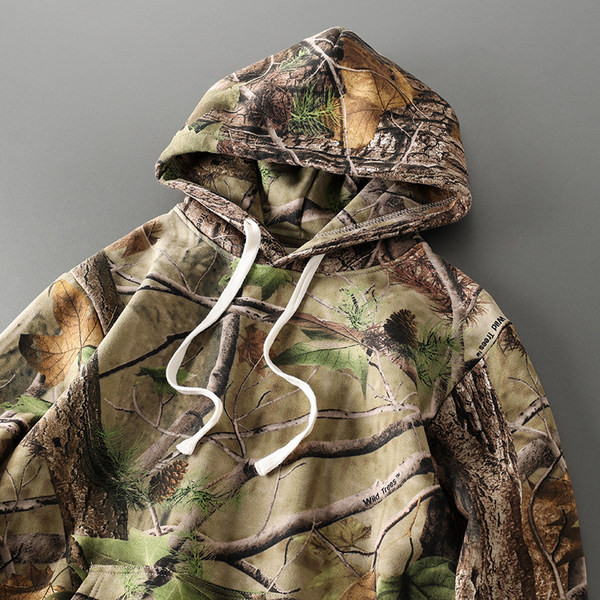 Ανδρικό φούτερ με κορδόνια και κουκούλα - καφέ χρώμα