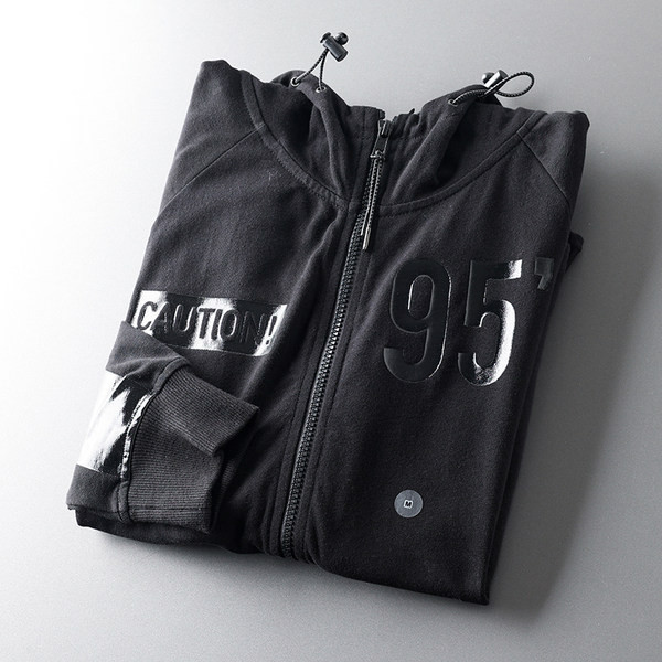 Napi férfi pulóver cipzárral és kapucnival