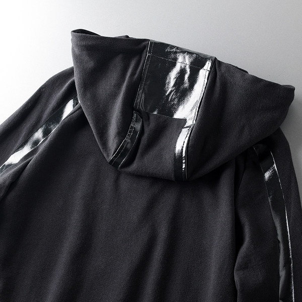 Napi férfi pulóver cipzárral és kapucnival