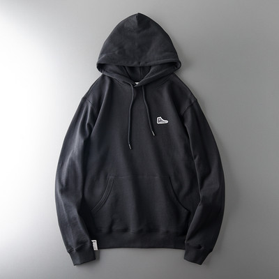 Μονόχρωμο ανδρικό φούτερ με κέντημα