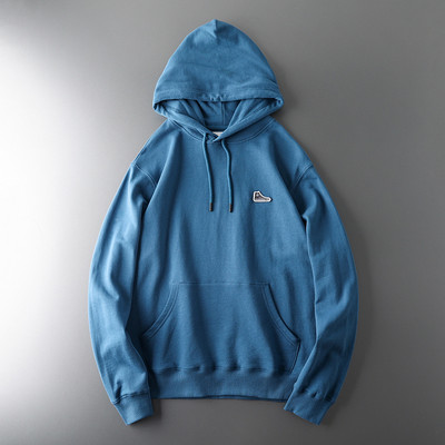 Μονόχρωμο ανδρικό φούτερ με κέντημα