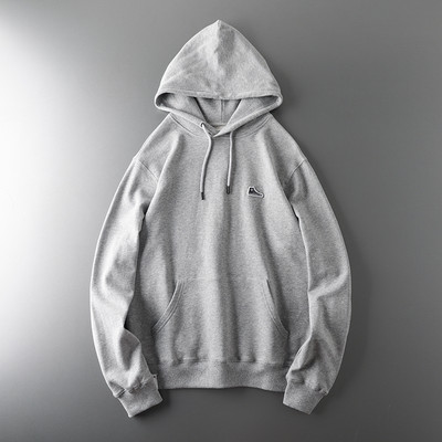 Μονόχρωμο ανδρικό φούτερ με κέντημα