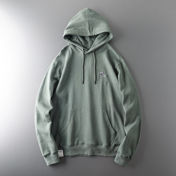 Μονόχρωμο ανδρικό φούτερ με κέντημα