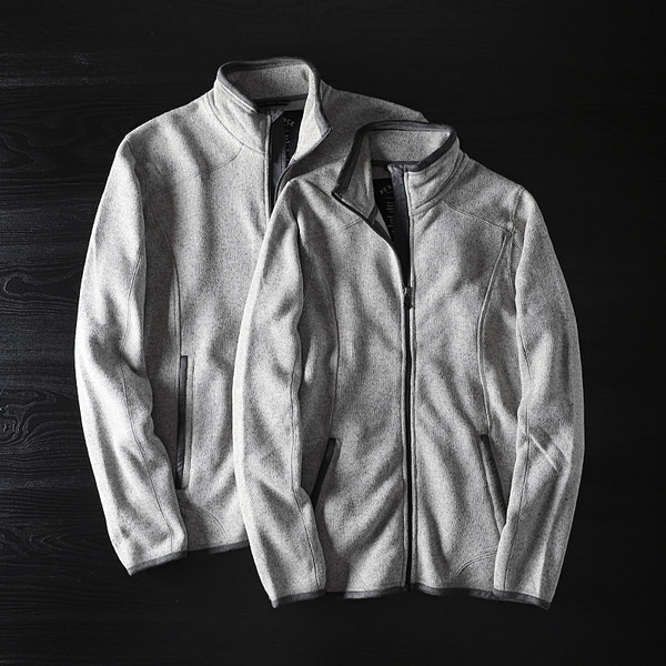 Szürke férfi pulóver cipzárral és magas gallérral