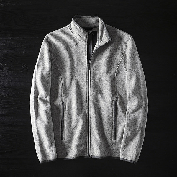 Szürke férfi pulóver cipzárral és magas gallérral