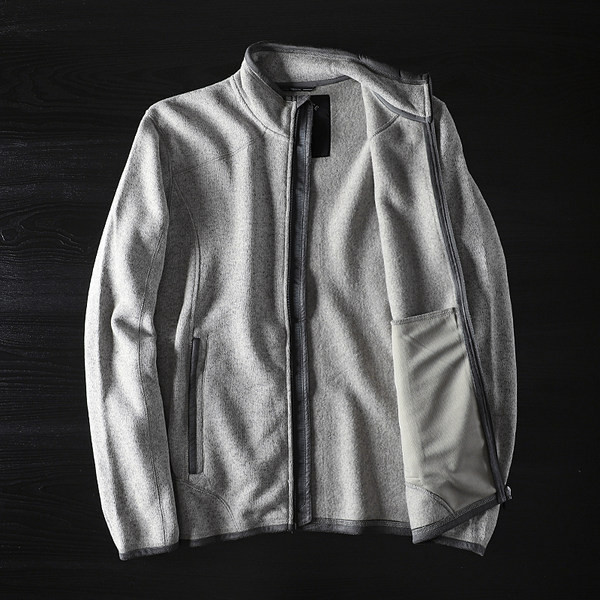 Szürke férfi pulóver cipzárral és magas gallérral