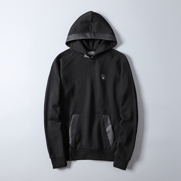 Zsebekkel ellátott fekete férfi pulóver