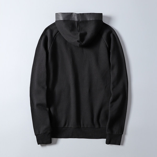 Zsebekkel ellátott fekete férfi pulóver