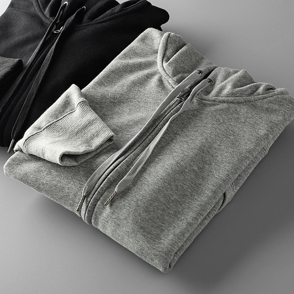 Απλό ανδρικό φούτερ με κουκούλα και κορδόνια