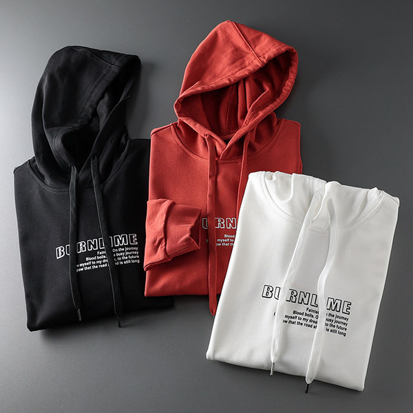 Napi pulóver felirattal és kapucnival