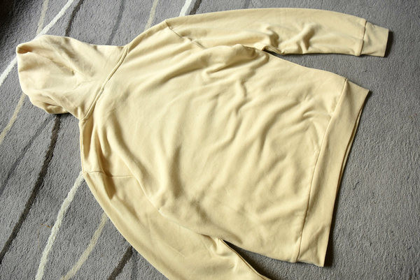 Ανδρικό φούτερ σε μπεζ χρώμα με απλικέ