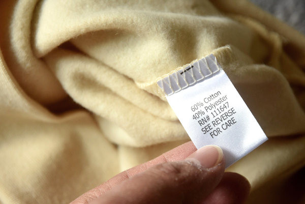 Ανδρικό φούτερ σε μπεζ χρώμα με απλικέ